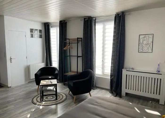 Eiffel Tour - Cosy Parisien Апартаменты *
